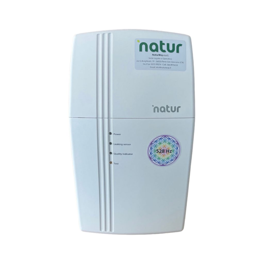 Natur è il sistema di purificazione dell’acqua (depuratore d’acqua) di ultima generazione sviluppato nei laboratori NaturWay per la produzione di acqua potabile ad uso domestico | tra i migliori depuratori domestici spicca il Natur di NaturWay