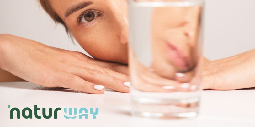 Scopri quale acqua bere per contrastare la ritenzione idrica e come produrre e bere acqua pura direttamente dal rubinetto di casa.