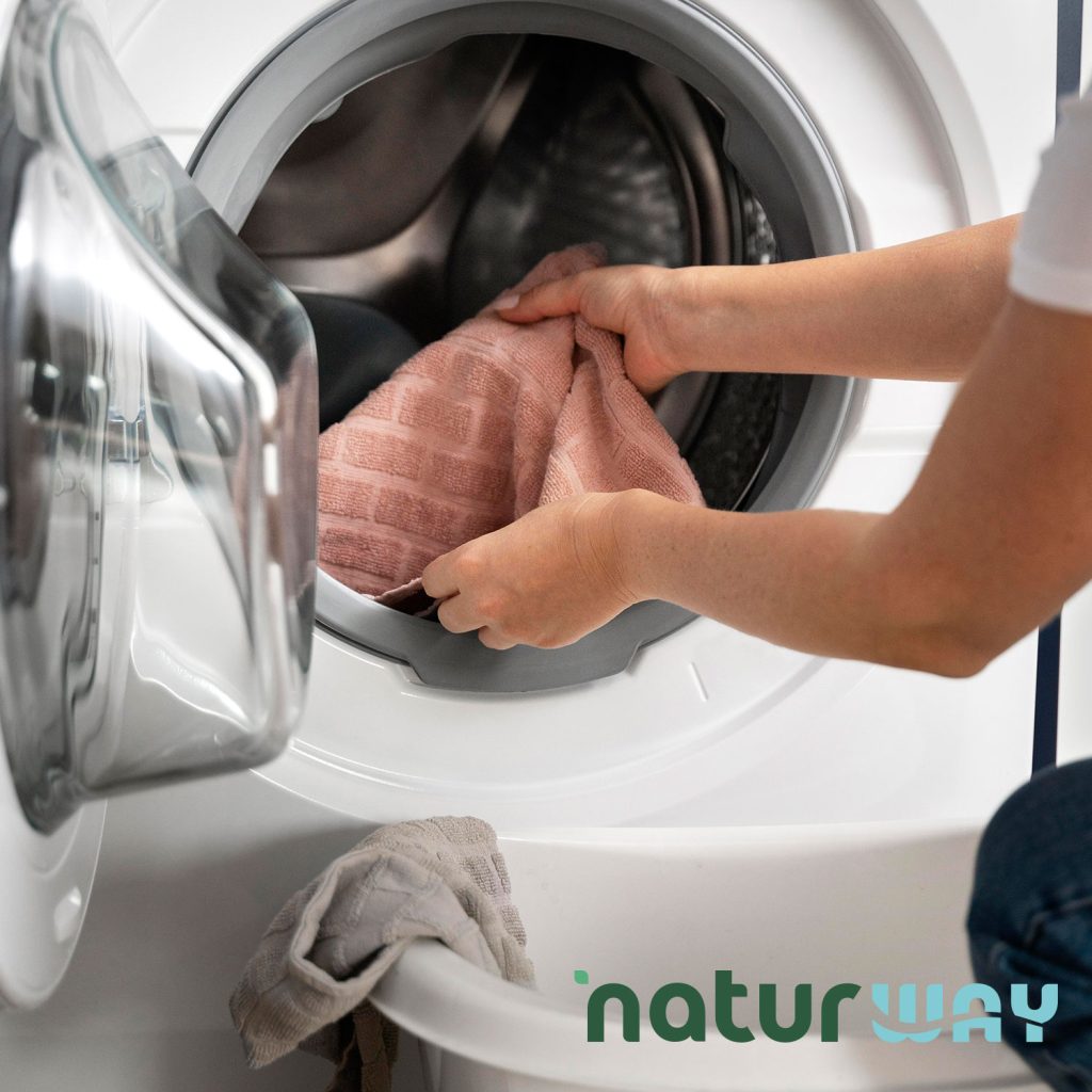 Generatore di ozono abbinabile a lavatrice Made in Italy L’utilizzo del generatore di ozono abbinabile a lavatrice O3 Multi permette di apportare notevoli vantaggi ecologici ed economici direttamente correlati ad una migliore qualità del lavaggio. Grazie all’ozono è possibile ridurre l’utilizzo di prodotti chimici (detersivi e sanificanti) ed abbassare le temperature di lavaggio; allungando la vita utile degli indumenti trattati rendendoli più morbidi e lucenti. Ne consegue inoltre la riduzione dei costi di gestione della lavatrice. 