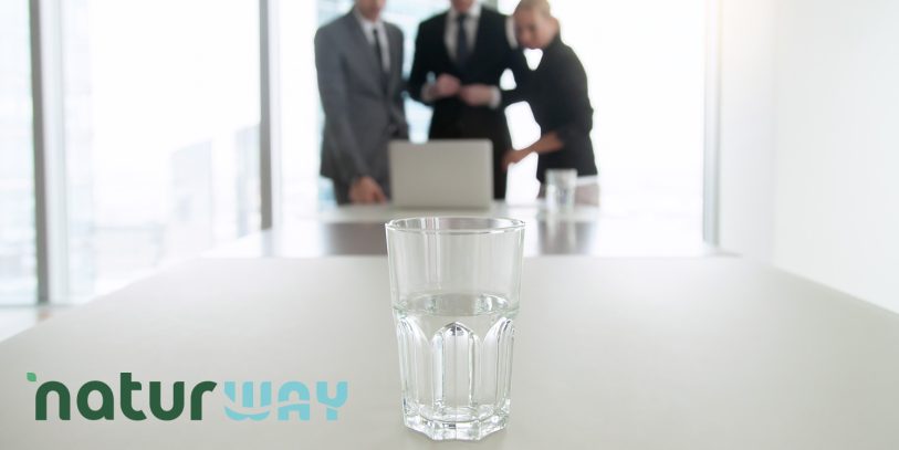 Il dispenser d'acqua filtrata in azienda è una soluzione sempre più diffusa e apprezzata, in quanto contribuisce al benessere dei dipendenti e migliora l'ambiente lavorativo. L'acqua è essenziale per la salute e la produttività, e offrire ai collaboratori o dipendenti una fonte d'acqua sana e accessibile può avere numerosi benefici: a patto che il sistema di filtraggio e trattamento acque sia "quello giusto", come vedremo.