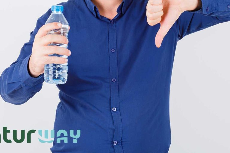 5-errori-con-acqua Senza acqua non si sopravvive, è risaputo. Ciononostante, spesso la si usa inconsapevolmente in modo scorretto. Il riferimento diretto va a tutti quegli automatismi, come bere, cucinare e lavarsi, che per molti risultano celare abitudini tutt’altro che salutari. L’obiettivo di questo articolo è svelare i 5 errori che fai ogni giorno con l’acqua, il modo per evitarli e il motivo per cui è fondamentale prestare un’attenzione speciale all’uso di questa inestimabile risorsa.