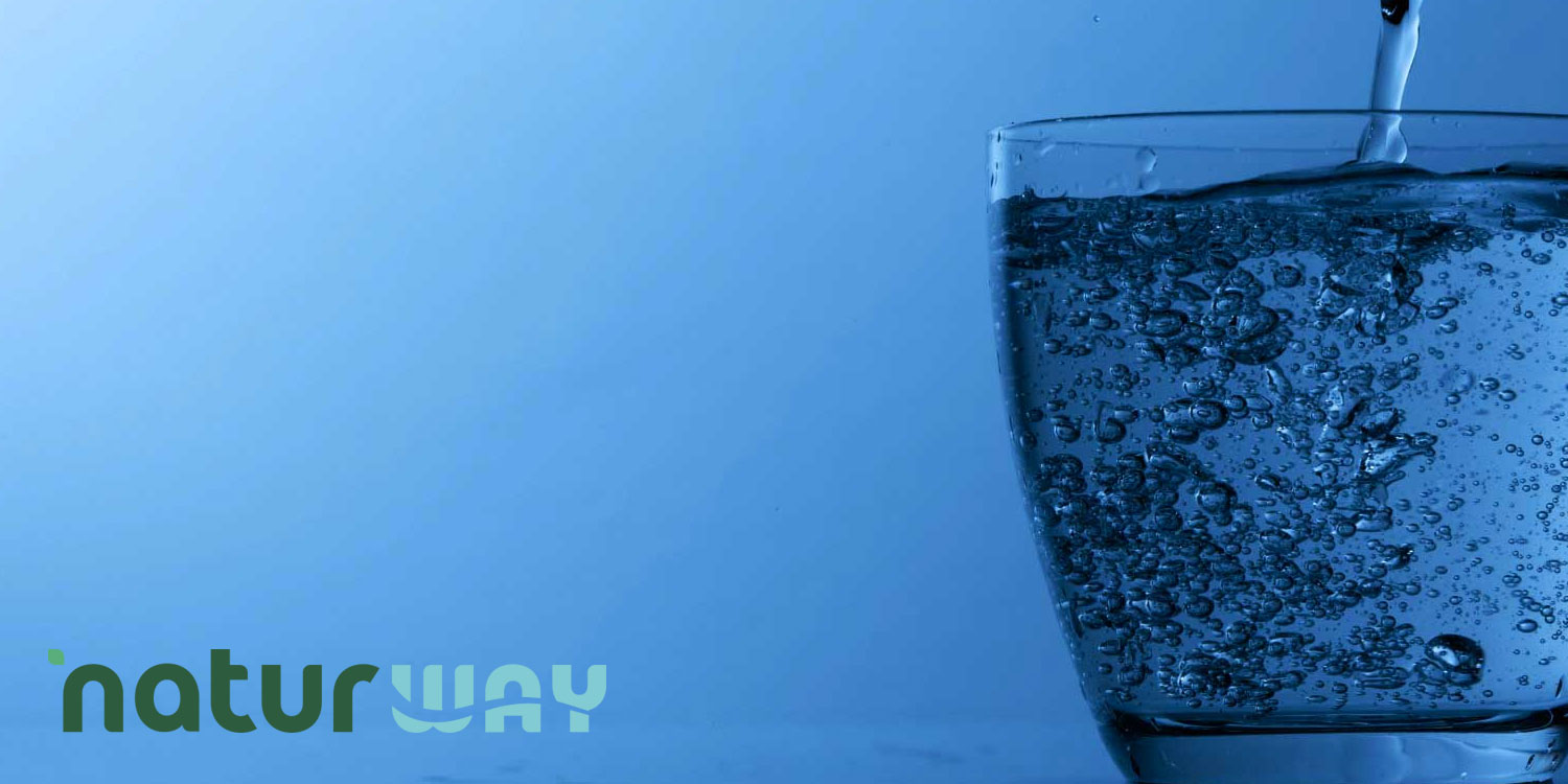 differenza tra purificatori sopralavello e sottolavello Quando la decisione di installare uno dei sistemi per migliorare la qualità dell’acqua è stata presa, la scelta immediatamente successiva riguarda la tipologia più conforme alle proprie esigenze. La prima macro-divisione consta di: purificatori sopralavello e sottolavello Entrambi sono progettati per adempiere alla loro funzione principale, filtrando quindi impurità, cloro e sostanze indesiderate. A seconda delle circostanze, comprendere la differenza tra purificatori d’acqua sopralavello e sottolavello aiuta ad orientarsi al meglio per ottimizzare i tempi, tenendo in considerazione le caratteristiche specifiche che differenziano i due sistemi in termini di installazione, ingombro, praticità e design.