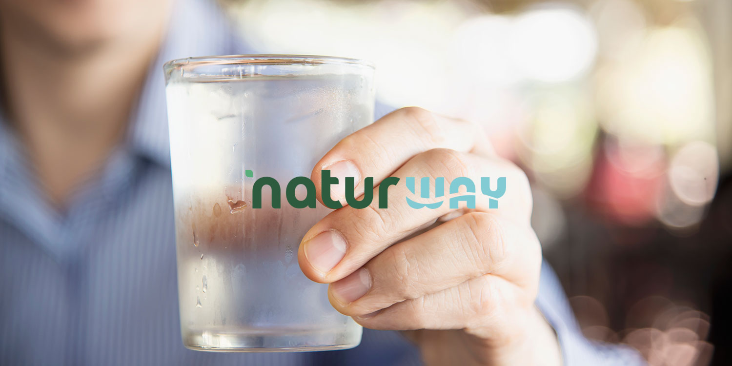 Depuratore-acqua-o-caraffa-filtrante-differenze-vantaggi-e-limiti Un altro dilemma, che attanaglia i potenziali avventori di un’acqua dalla migliore e indiscutibile qualità, porta a chiedere: meglio il depuratore d’acqua o la caraffa filtrante? Si tratta di due soluzioni che hanno in comune il fatto di trattare l’acqua del rubinetto, nonostante presentino – come si può facilmente intuire - caratteristiche, modalità di utilizzo e costi differenti.