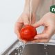 Il sapore dell'acqua di rubinetto dipende da diversi fattori, tra cui la composizione minerale, la temperatura, le caratteristiche dell'impianto idrico e gli eventuali trattamenti effettuati per renderla sicura dall'acquedotto di fornitura, dal punto di vista microbiologico e del rispetto dei parametri di legge sulla potabilità.