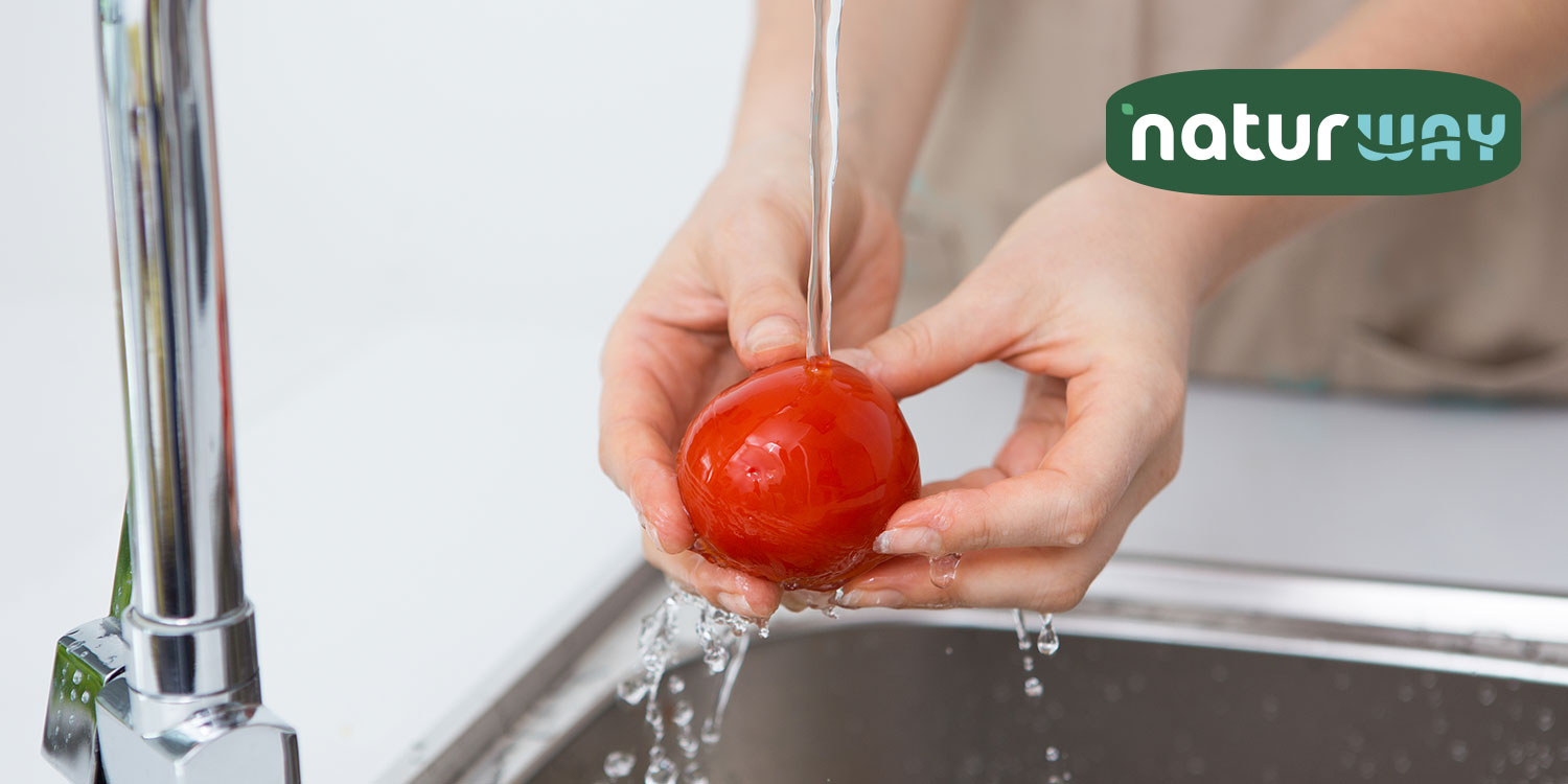 Il sapore dell'acqua di rubinetto dipende da diversi fattori, tra cui la composizione minerale, la temperatura, le caratteristiche dell'impianto idrico e gli eventuali trattamenti effettuati per renderla sicura dall'acquedotto di fornitura, dal punto di vista microbiologico e del rispetto dei parametri di legge sulla potabilità.